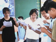 把勇于奋斗敢于贡献的体育精力作为推进教育继续进步的动力基因